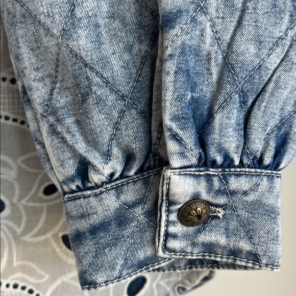 POL Dust & Denim Shacket - Picture 15 of 16